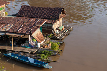 Fototapeta na wymiar Old wooden house on a raft floating on the river.