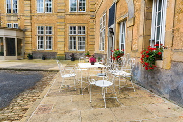 Fototapeta premium Street cafe in ancient European tourist city