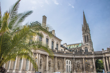 Fototapeta na wymiar Cathédrale de Nancy vue depuis la place du Général de Gaulle, Grand Est, France