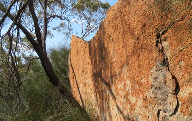Standing up granite rock slap