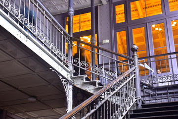 Escaleras Edificio Metálico