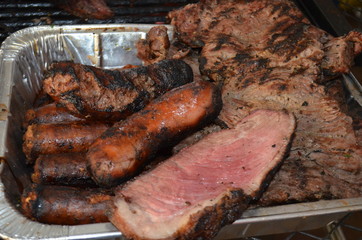 Carne y chorizo en bandeja