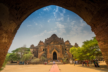 Architectural of stone arched entrance curve in the Dhammayangyi Temple, A Buddhist temple located in Bagan, Myanmar. Largest of all the temples in Bagan, - obrazy, fototapety, plakaty