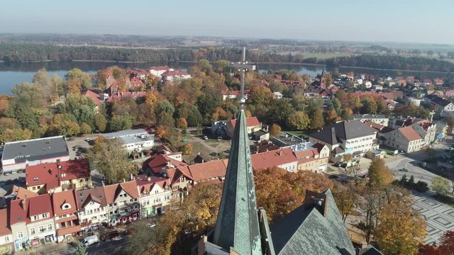 Kości&oacute;ł miasto z drona