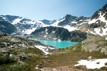 Fototapeta na wymiar Turquoised-coloured wedgemount lake in Garibaldi provincial park