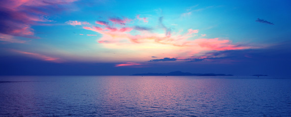 Fototapeta na wymiar Panoramic dramatic tropical sunset on the sea