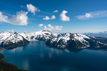 Obraz na płótnie Canvas Snow Moutain lake landscape in Garibaldi provincial park, BC, Canada