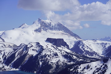 Fototapeta na wymiar Garibaldi peak in Garibaldi Provincial Park in British Columbia, Canada
