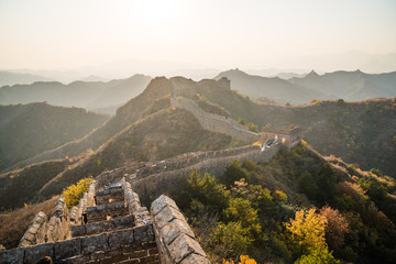 Fototapeta premium Scenic panoramic view of the Great Wall Jinshanling portion close to Beijing, on a sunny day of autumn, in China