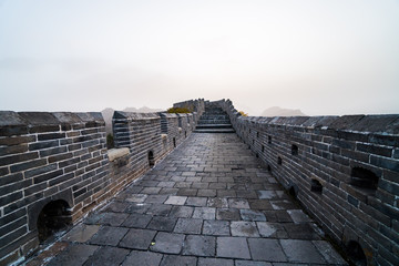 Obraz premium Scenic panoramic view of the Great Wall Jinshanling portion close to Beijing, on a sunny day of autumn, in China