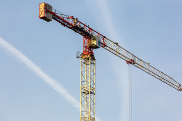 Naklejka premium Tower crane on blue sky background