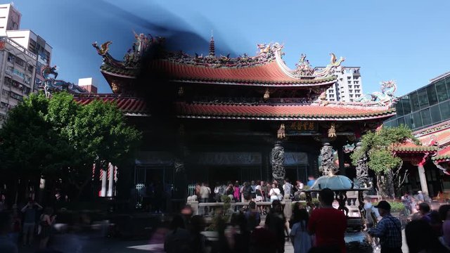 Worshipers at Longshan Temple. The temple was originally built by Fujianese settlers in 1738. 4K time lapse