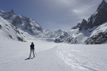 Fototapeta na wymiar skier on top of mountain