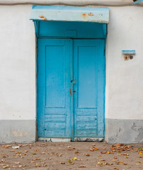 The door to the old abandoned garage