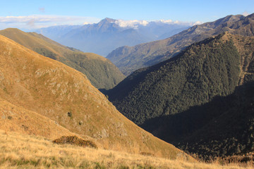 Zauberhafte Alpenlandschaft; Blick durch das Valle Albano zum Monte Legnone