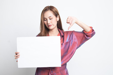 Naklejka premium Young Asian woman show thumbs down with white blank sign.