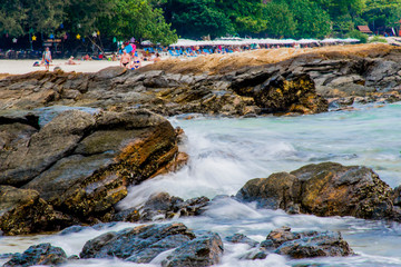 Fototapeta na wymiar Large rocks that gather in the seaside area.