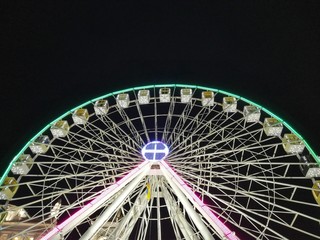 carousel wheel with illuminated cabs