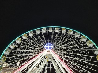 carousel wheel with illuminated cabs