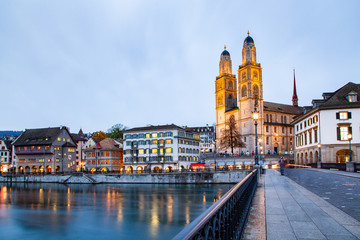 Obraz premium scenic view of historic Zurich city center with famous Grossmunster Churches and river Limmat at Lake Zurich, Canton of Zurich, Switzerland