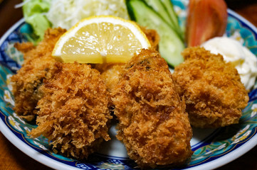 揚げたて熱々、カキフライ