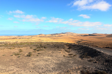 Fototapeta na wymiar Panoramic view with vulcanic mountains in Fuerteventura