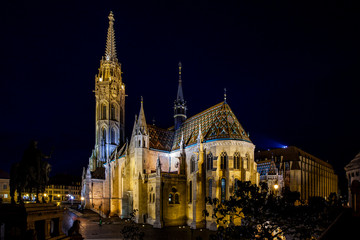 Obraz premium Newly renovated Mathias Church in Budapest is a big attraction for tourists all over the world. Budapest's beauty shown at night through many centuries of architecture, Hungary.