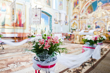 Fototapeta na wymiar Beautiful wedding set decoration in the church.