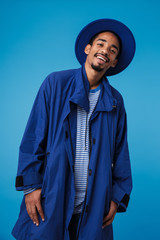 Obraz premium Photo of funny african american man laughing and looking at camera