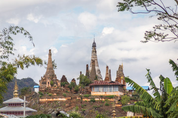 Naklejka premium Shwe Inn Dain Pagoda, Inle lake, Myanmar. Ancient Inn Dain complex consists of 1054 pagodas.