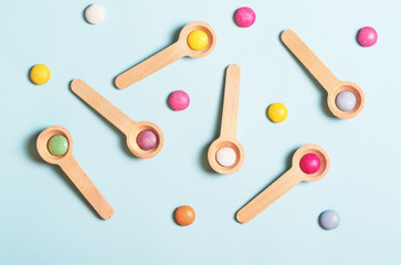 Wooden spoons in front of the blue background