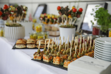Buffet, Büfett, Büffet,  mit Fingerfood, Häppchen, Spießen, 