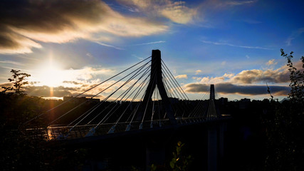 Fototapeta na wymiar Silhouette en contre-jours du Pont de la Poya à Fribourg, Suisse