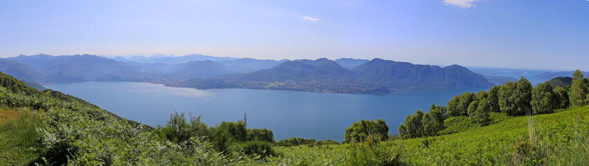 Fototapeta na wymiar Panorama vom Lago Maggiore 