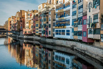 Fototapeta na wymiar colorful houses on the river