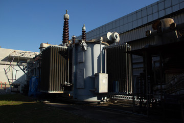 High voltage transformer with electrical insulation and electrical equipment