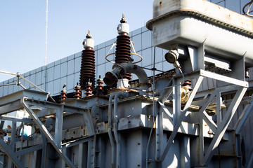 High voltage transformer with electrical insulation and electrical equipment