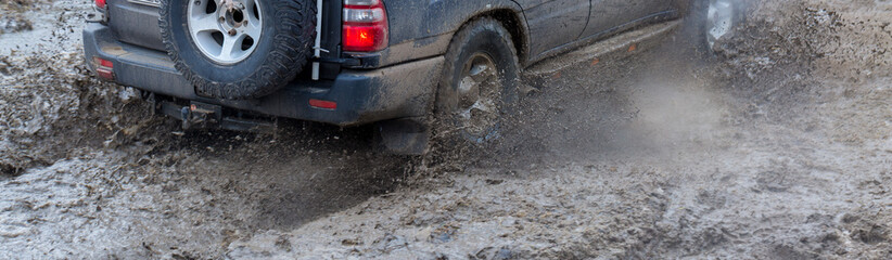 Russian SUV, Off-road vehicle slips, Stuck in the river	