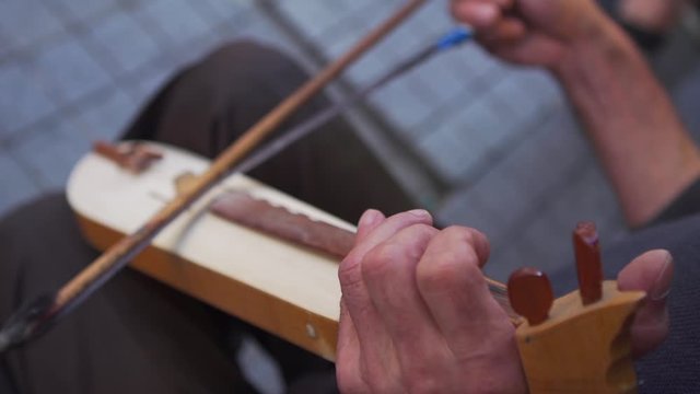 istanbul taksim kemancha playing street musician