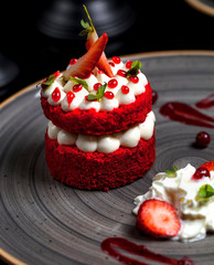 strawberry dessert with meringues and strawberry slices
