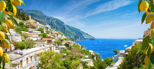 Foto op Plexiglas Positano strand, Amalfi kust, Italië Beautiful Positano and clear blue sea on Amalfi Coast in Campania, Italy. Amalfi coast is popular travel and holyday destination in Europe.