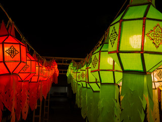 Lanterns of various colors were decorated for the holiday season