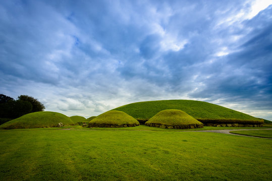 Knowth tumulus in the historical area of Br&uacute; na B&oacute;inne