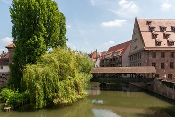 Fototapeta na wymiar view of the river and residential buildings in the old town of Nuremberg