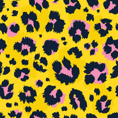 Vector illustration leopard print seamless pattern. Yellow hand drawn background. © Angelina Bambina