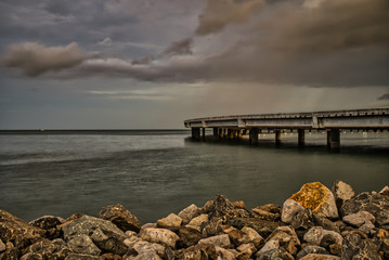 Obraz premium Brücke Gewitter Gestein Meer Panama Poster
