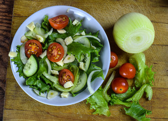 salad with onions and garlic