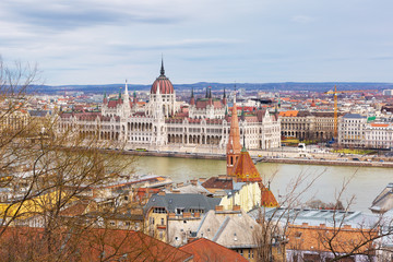 Obraz premium Landscape view of Budapest city with the Hungarian parliament building at Danube river