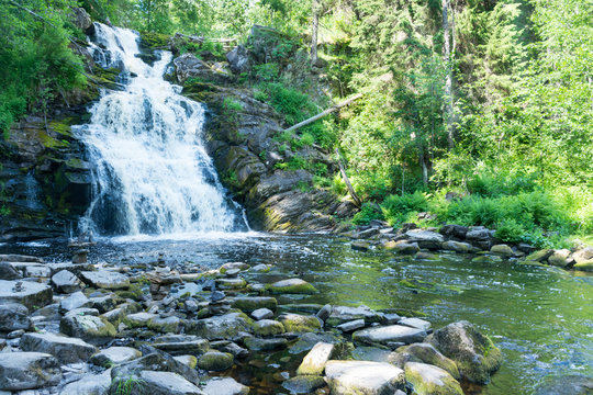The highest waterfall in Karelia - waterfall "white bridges"