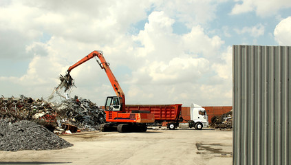  photo Loading crane recyclables onto the trailer